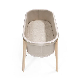 Stokke Snoozi Fitted Sheet lifestyle in bassinet